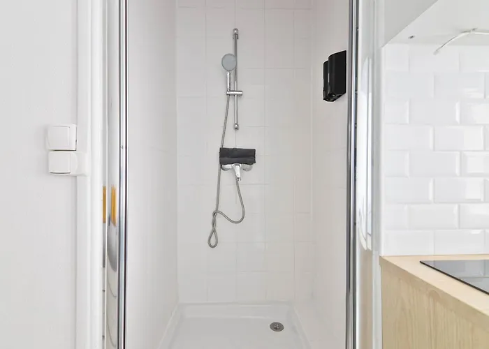 Quartier Tour Eiffel 9 Free Netflix * Париж